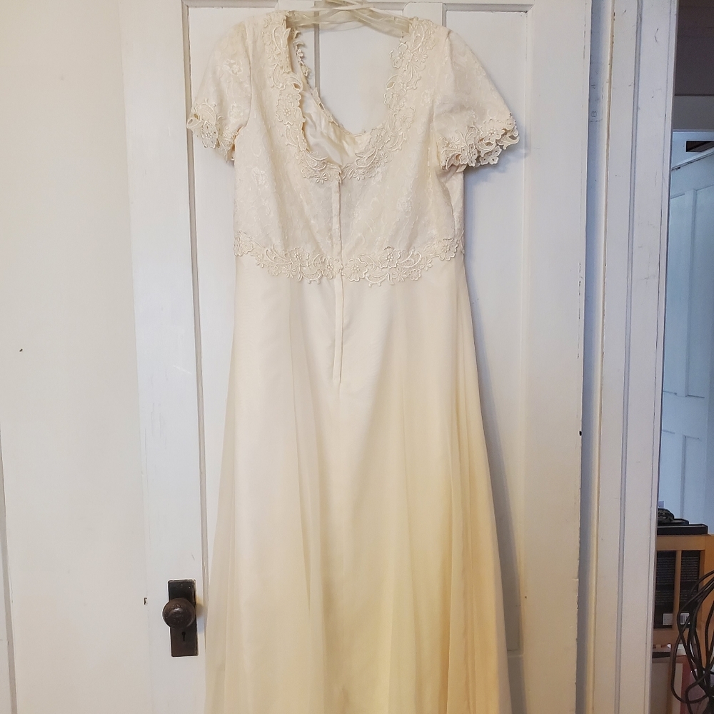 Bridal Originals Cream Gown, size 17/18